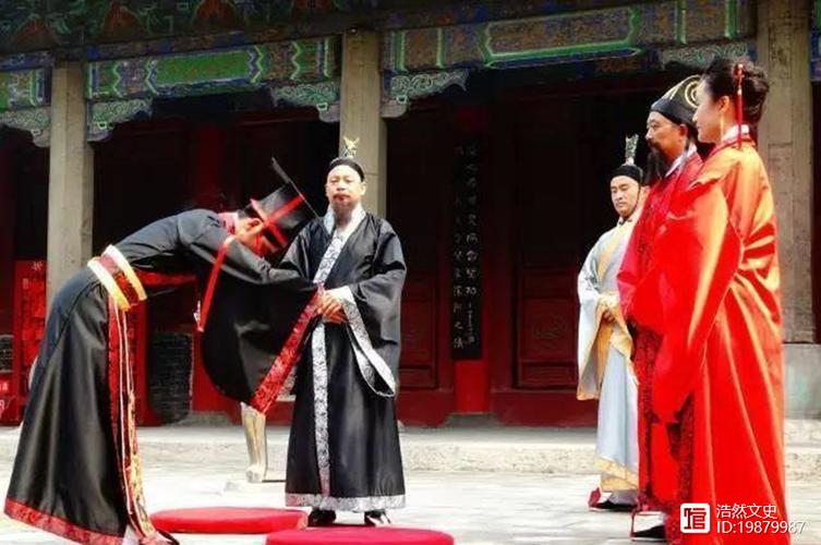 爰字孔嘉,髦士攸宜.宜之于假,永受保之,曰伯某甫